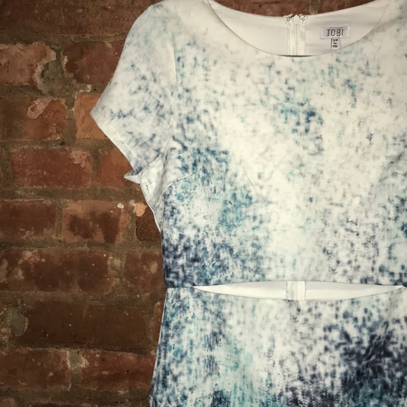 ✨NWT✨ Tobi Dress - Picture 2 of 6